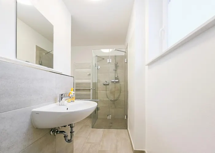 Tolstov - 1 - Balcony - 25 Min To Messe Dus